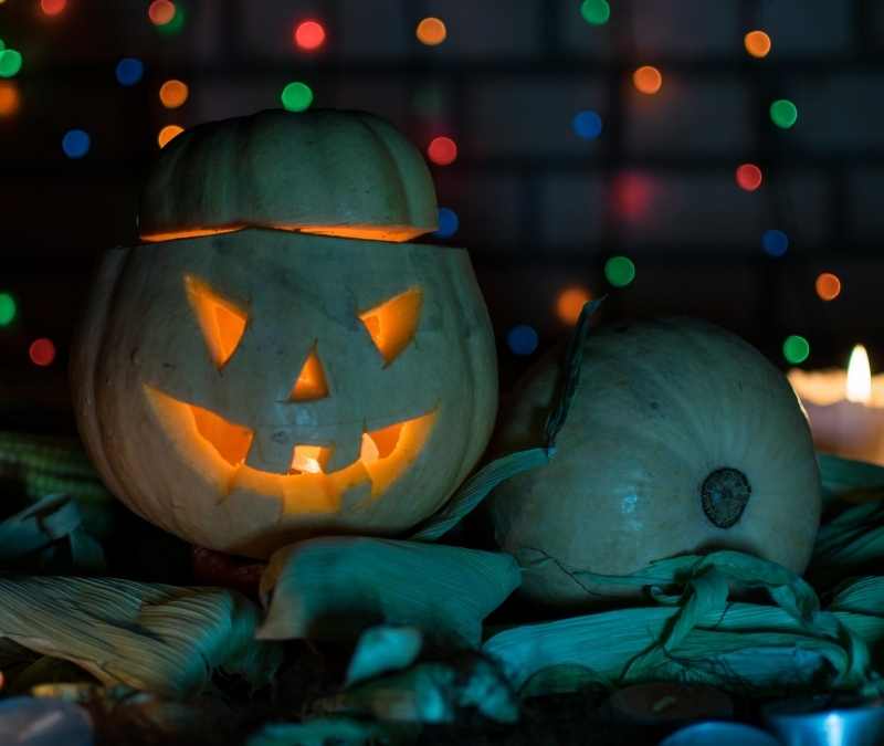  Carve out some good times! (with carved pumpkin)
